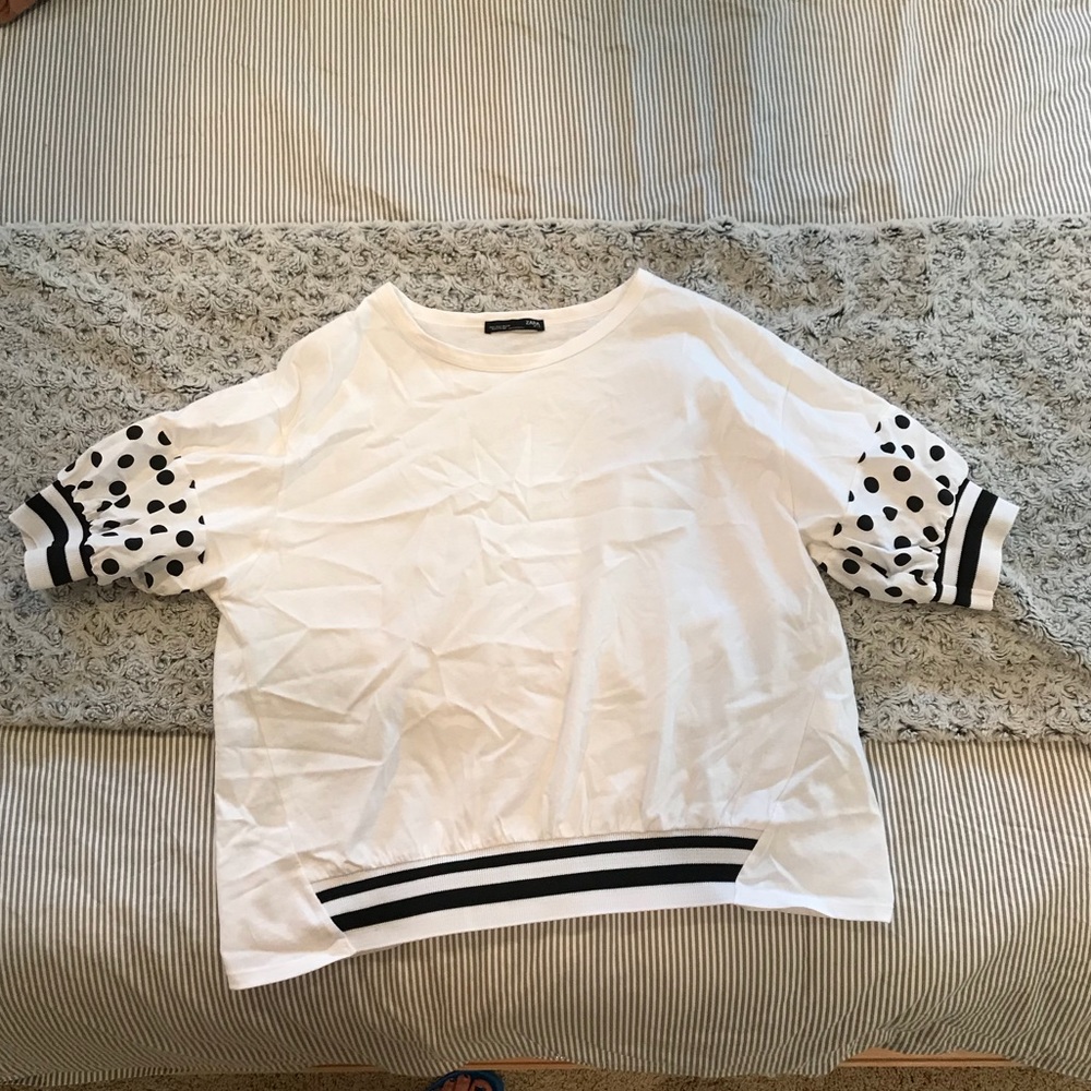 💥DETAILED SLEEZE TOP💥 - Picture 2 of 4